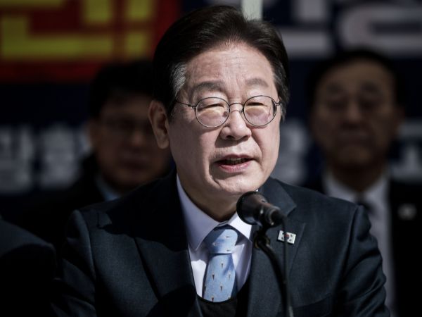 이재명 더불어민주당 대표가 윤석열 대통령 선고를 촉구했다. 사진은 이재명 더불어민주당 대표가 26일 서울 종로구 광화문 고궁박물관 앞 더불어민주당 천막당사에서 열린 최고위원회의에서 발언하고 있는 모습. /사진=뉴시스