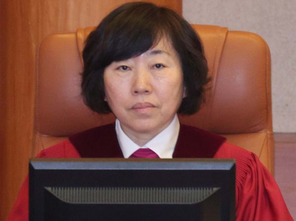 정계선 헌법재판관 자택 앞에서 윤석열 대통령 지지자 등이 사퇴 촉구 시위를 벌였다. 사진은 정계선 헌법재판관이 지난 1월22일 오전 서울 종로구 헌법재판소에서 열린 최상목 대통령 권한대행 부총리 겸 기획재정부 장관의 헌법재판관 미임명 관련 권한쟁의심판 1차 변론에 참석해 있는 모습. /사진=뉴시스(공동취재단)