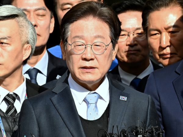 공직선거법 위반 혐의 2심 재판에서 무죄를 선고받은 이재명 더불어민주당 대표가 경북 산불 현장으로 향했다. 사진은 이재명 더불어민주당 대표가 26일 서울 서초구 서울고등법원에서 열린 공직선거법 위반 혐의 항소심 선고 공판에서 무죄를 선고받은 뒤 소감을 밝히고 있는 모습. /사진=뉴시스(공동취재단)