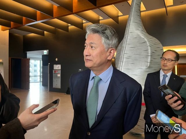 장세욱 동국제강그룹 부회장이 26일 서울 수하동 본사 페럼타워 페럼홀에서 열린 제71기 동국홀딩스 정기 주주총회에 참석해 수출 전담팀을 신설했다고 밝혔다. /사진=최유빈 기자