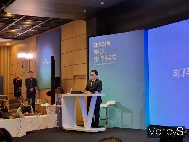 유영상 SK텔레콤 대표가 26일 서울 중구 을지로 SKT타워 수펙스홀에서 열린 정기 주총에서 AI역량과 관련해 올해 수익화를 실현하겠다고 약속했다. /사진=양진원 기자