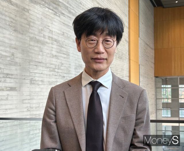  이 창업자의 이사회 합류로 최수연 2기의 신진리더십은 창업자의 성공 경험과 연륜이 더해져 안정성을 확보하게 될 것으로 보인다. 사진은 이해진 창업자가 26일 주주총회 이후 기자들과 만남을 가진 모습. /사진=김성아 기자