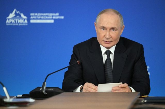 블라디미르 푸틴 러시아 대통령이 우크라이나 전쟁을 해결하기 위한 어떤 조치도 환영한다며 북한과 협력할 수 있다고 밝혔다. 사진은 푸틴 대통령이 지난 27일(현지시각) 러시아 무르만스크에서 열린 국제 북극 포럼에 참석한 모습. /사진=로이터