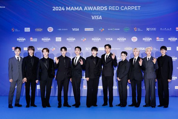 아이돌 그룹 세븐틴이 산불 피해 이웃을 위해 10억원을 기부했다. 사진은 지난해 11월23일 세븐틴이 일본 오사카 쿄세라 돔에서 열린 '2024 마마 어워즈'(MAMA AWARDS) 레드카펫 행사에 참석한 모습. /사진=스타뉴스