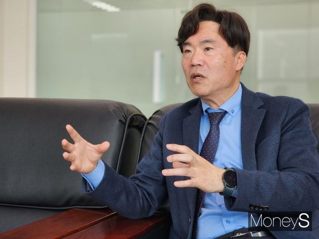 해상풍력 사업 현황과 구상을 설명하는 박 대표./ 사진=박찬규