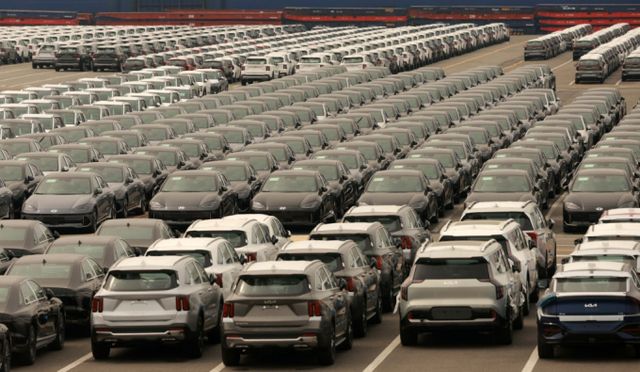 미국산 자동차 기준이 모호하다는 지적이 제기됐다. 사진은 27일 경기 평택시 평택항에 수출용 자동차들이 세워져 있는 모습. /사진=뉴시스