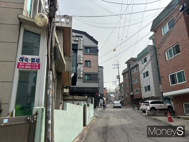 대학가 월세 상승이 서울 뿐 아니라 경기권도 심각한 것으로 파악됐다. 사진은 한 경기도권 대학 자취촌 풍경. /사진=최성원 기자