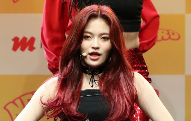 &nbsp;모덴베리코리아가 소속 아티스트 안솜이를 둘러싼 허위 주장에 대응한다.사진은 지난 2019년 서울 도봉구 플랫폼창동61에서 열린 미니앨범 '뉴트로' 쇼케이스에 참석한 그룹 다이아 출신 솜이. /사진=뉴스1