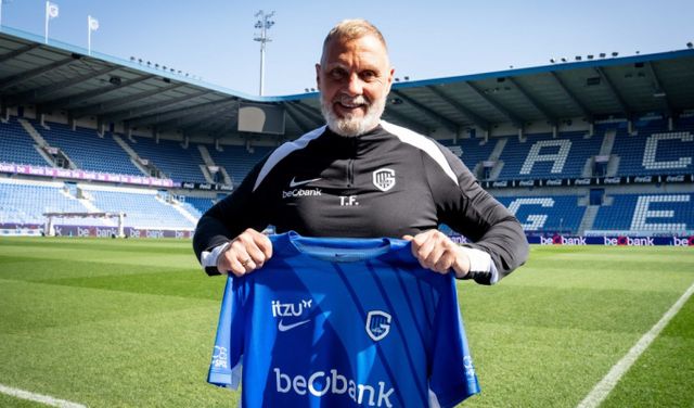 오현규의 소속팀 KRC 헹크가 토르스텐 핑크 감독과 무기한 연장 계약을 진행했다. 사진은 지난 27일(한국시각) 헹크와 무기계약을 체결한 토르스텐 핑크 감독의 모습. /사진=KRC헹크 홈페이지 캡처