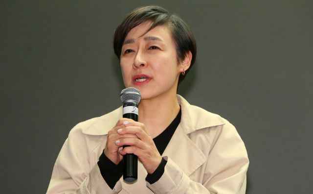 아동 성상품화 논란이 불거진 미성년자 오디션 프로그램 '언더피프틴'의 MBN 편성이 취소됐다. 사진은 지난 25일 서울 마포구 스탠포드호텔에서 열린 MBN 걸그룹 오디션 '언더피프틴'(UNDER15) 긴급 보고회에 참석한 서혜진 PD. /사진=뉴시스