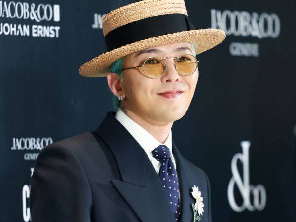 가수 지드래곤이 콘서트장 인근 주민에게 종량제 봉투를 선물했다. 사진은 지드래곤이 지난달 24일 서울 용산구 한남동 하얏트호텔에서 열린 워치&주얼리 브랜드 ‘제이콥앤코’ 코리아 부티크 그랜드 오픈 행사에 참석한 모습. /사진=뉴스1