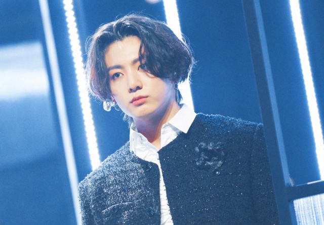 군 복무 중인 그룹 방탄소년단(BTS) 정국이 넘사벽 기부 클래스를 보여줬다. 사진은 지난 2020년 온라인으로 진행된 멜론뮤직어워드 2020(MMA 2020)에서 무대를 펼친 그룹 방탄소년단 멤버 정국. /사진=머니투데이