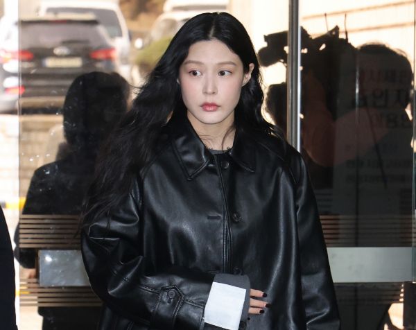 조국 전 조국혁신당 대표 조민씨가 산불 피해지역 이재민을 위해 기초화장품을 기부했다. 사진은 입시비리 혐의로 재판을 받고 있는 조씨가 서울중앙지방법원에서 열린 항소심 1차 공판에 출석하는 모습. /사진=뉴시스