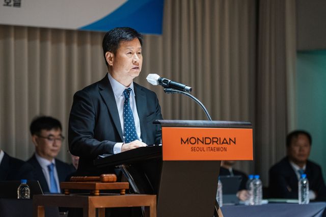 박기덕 고려아연 사장이 28일 서울 용산구 몬드리안 호텔 이태원에서 열린 정기 주주총회에서 인사말을 하고 있다./ 사진=고려아연