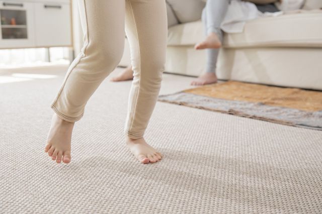 층간 소음 문제와 관련해 사과하겠다며 찾아온 위층 주민에게 흉기를 꺼내든 20대 남성이 벌금형을 선고받았다. /자료사진=이미지투데이