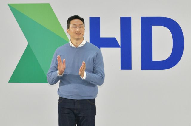 2022년 12월 HD현대 50주년 비전 선포식에서 정기선 수석부회장이 직원들에게 회사의 비전을 설명하고 있다. /사진=HD현대