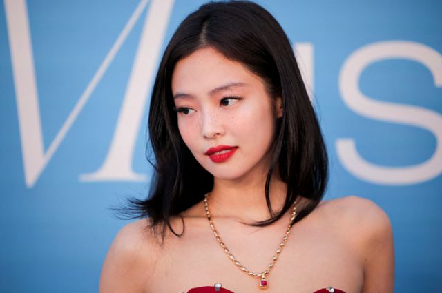 '에스파'와 '블랙핑크' 멤버 겸 솔로가수 제니가 '빌보드 위민 인 뮤직 2025' 레드카펫을 밟았다. 사진은 지난 29일(현지시각) 제니가 미국 캘리포니아주 로스앤젤레스에서 열린 '빌보드 위민 인 뮤직 2025'에 참석한 모습. /사진=로이터