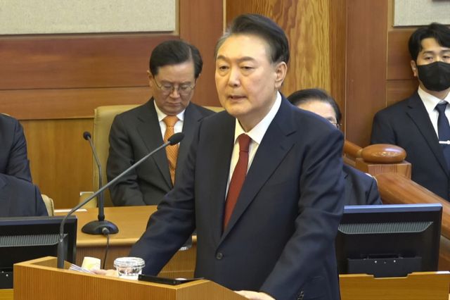 윤석열 대통령이 25일 오후 서울 종로구 헌법재판소에서 열린 대통령 탄핵심판 최종(11차) 변론기일에 출석해 최종의견을 진술하고 있다./사진= 헌법재판소 제공 /사진=(서울=뉴스1) 민경석 기자