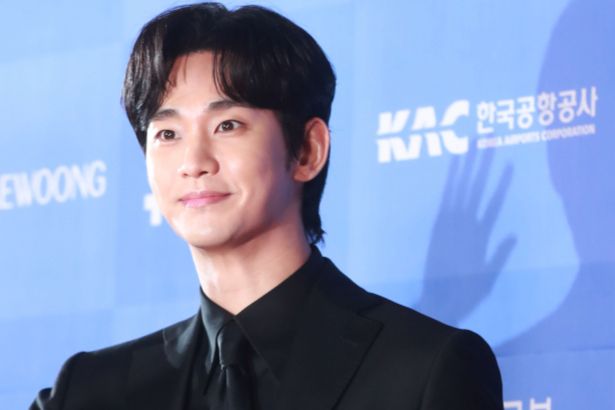 배우 김수현이 드디어 직접 입을 연다. 사진은 지난 2022년 8월 서울 역삼동 조선 팰리스 호텔에서 진행된 '제6회 뉴시스 한류엑스포’(2024 K-엑스포)에 참석한 배우 김수현. /사진=스타뉴스