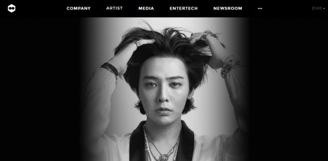 지드래곤 측이 경기도 고양종합운동장에서 연 콘서트가 기상 악화로 시작 시간이 늦어진 것에 대해 사과했다. 사진은 지드래곤 소속사 갤럭시코퍼레이션 홈페이지 갈무리. /사진=갤럭시코퍼레이션