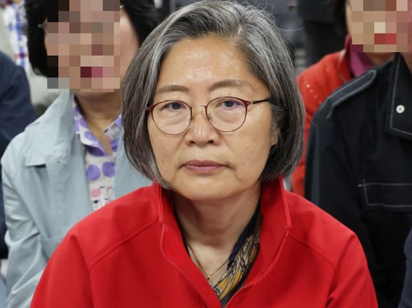 이수정 교수가 장제원 전 의원의 사망 소식에 명복을 빌었다. 사진은 기사의 이해를 돕기 위한 제22대 국회의원선거 수원정에 출마한 국민의힘 이수정 후보가 지난해 4월10일 오후 경기도 수원시 영통구 선거사무소에서 개표방송을 보고 있는 모습. /사진=뉴시스(공동취재단)