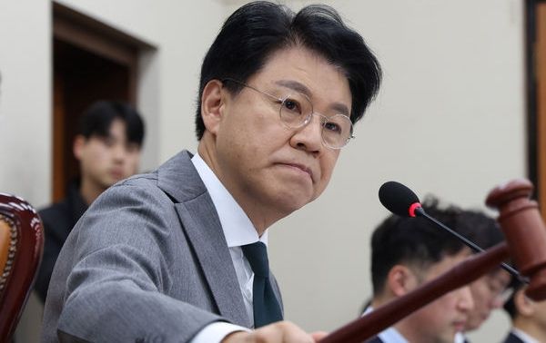 장제원 전 의원이 서울 한 오피스텔에서 숨진 채 발견됐다. 사진은 장제원 과학기술정보방송통신위원회 위원장이 2023년 12월18일 오전 서울 여의도 국회에서 열린 과학기술정보방송통신위원회 전체회의에서 의사봉을 두드리고 있는 모습. /사진=뉴시스