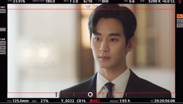 유튜브 '가로세로연구소' 측이 기자회견을 앞둔 김수현에게 경고했다. /사진=김수현 인스타그램