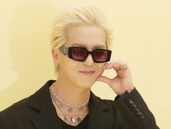 사회복무요원으로 근무하던 중 부실하게 근무했다는 의혹을 받는 위너 멤버 송민호가 경찰 조사에서 의혹을 대체로 인정한 것으로 확인됐다. 사진은 그룹 위너 멤버 송민호가 행사에서 포즈를 취하는 모습. /사진=머니투데이