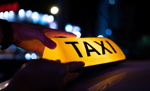 택시를 탄 남성 손님이 돌연 강도로 돌변해 기사를 트렁크에 가두고 금품을 훔친 사건이 발생했다. 사진은 기사와 상관 없음. /사진=이미지투데이