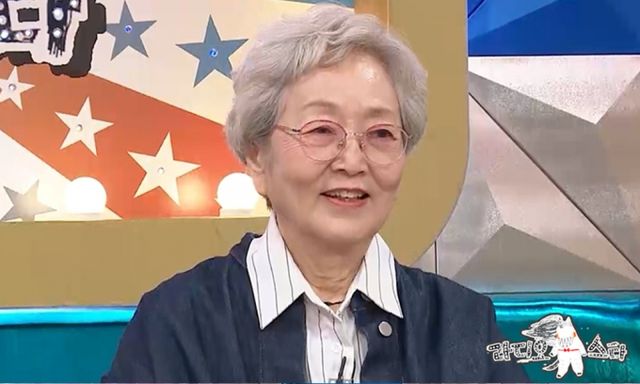 배우 김영옥이 최고령 연기대상을 받은 배우 이순재의 수상소감에 눈물을 흘린 사연을 공개한다. /사진=MBC '라디오스타' 제공