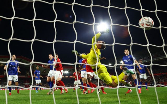 노팅엄 포레스트가 입스위치 타운을 잡고 FA컵 8강 진출에 성공했다. 사진은 4일(한국시각) 노팅엄 포레스트와 입스위치 타운의 FA컵 8강 진출을 위한 승부차기를 펼치는 모습. /사진=로이터