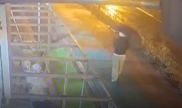 충남 서천에서 지적장애 30대 남성에게 '묻지마 살인'을 당한 피해자 마지막 모습이 공개됐다. 사진은 충남 서천에서 30대 남성에서 묻지마 살인을 당한 피해자의 마지막 모습. /사진=JTBC 보도 캡처