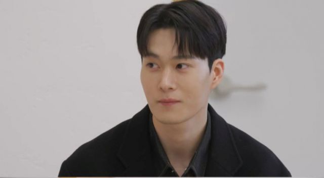 역술가 홍유라가 과거를 꿰뚫어보자 무당 장호암이 놀라움을 감추지못했다. /사진=SBS 제공