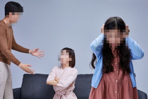 양육비를 받지 않겠다던 바람피운 남편이 "매달 100만원씩 주면 딸을 보여주겠다"고 돌변했다. 사진은 기사와 직접적인 관련 없음. /사진=이미지투데이