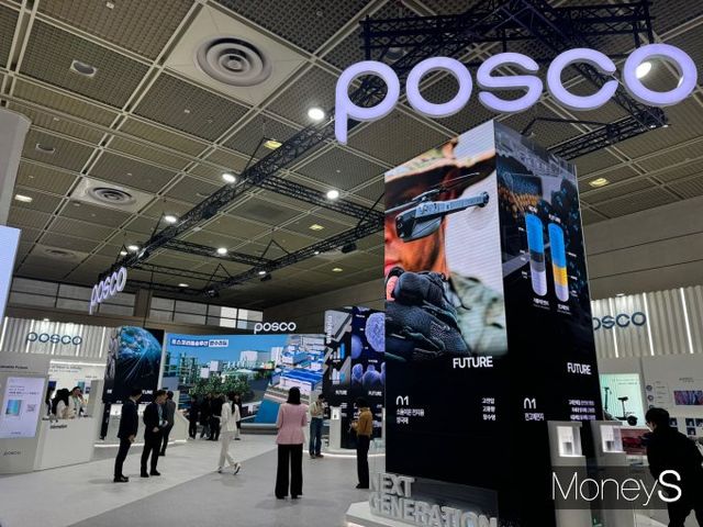 5일 서울 강남구 코엑스에서 개막한 '인터배터리2025'에 마련된 포스코퓨처엠 부스 전경. /사진=정연 기자