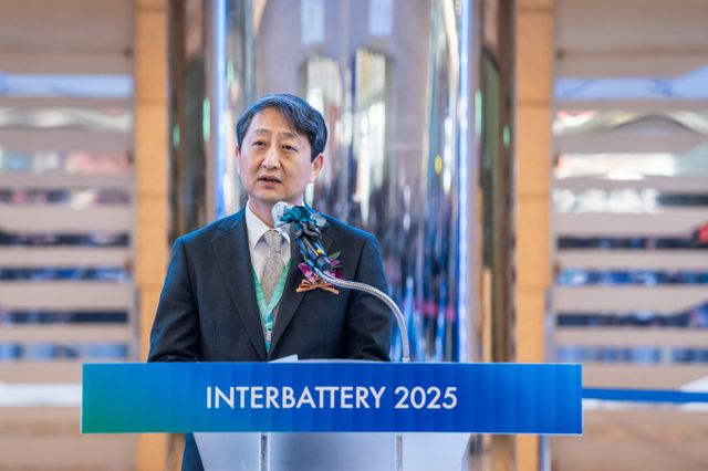 안덕근 산업통상자원부 장관이 5일 서울 강남구 코엑스에서 개막한 '인터배터리 2025'에서 환영사를 하고 있다. / 사진=한국배터리산업협회