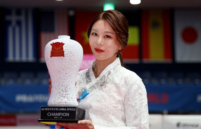 정규리그에서 6번의 우승을 차지한 김가영이 오는 8일부터 열리는 제주 대회에서 최강자를 가리는 결전에 나선다. 사진은 2024-25시즌 LPBA 6관왕에 오른 김가영의 모습.. /사진=프로당구협회(PBA)