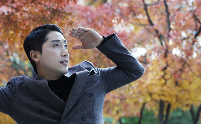 손헌수가 사업 등으로 인해 5억 빚을 졌다고 털어놨다. 사진은 지난 2019년 서울 종로구 뉴스1 사옥에서 포즈를 취한 코미디언 겸 가수 손헌수. /사진=뉴스1