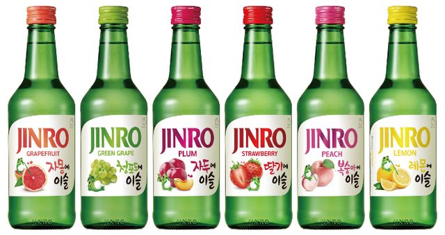 하이트진로가 수출 전용 신제품 '레몬에이슬'을 출시한다. 사진은 하이트진로 과일리큐르 6종 제품사진. /사진=하이트진로