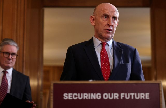 존 힐리 영국 국방부 장관이 오는 6일(이하 현지시각) 미국에서 미국 국방 장관을 만나 우크라이나 전쟁 종전 문제를 논의할 예정이다. 사진은 힐리 장관이 지난 3일 영국 런던 다우닝가 10번지에서 열린 취업 박람회에서 연설하는 모습. /사진=로이터