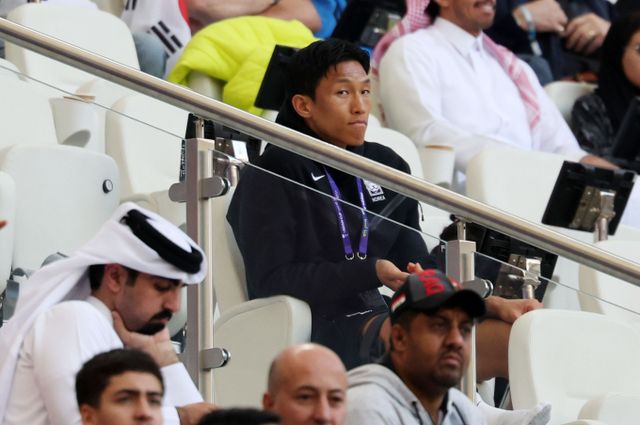 김승규의 소속팀 알샤밥이 선수단 연봉을 약 150억원 가까이 체불했다. 사진은 지난해 1월20일 카타르 도하에서 열린 2023 아시아축구연맹(AFC) 카타르아시안컵 조별리그를 관중석에서 지켜보는 김승규의 모습. /사진=뉴스1