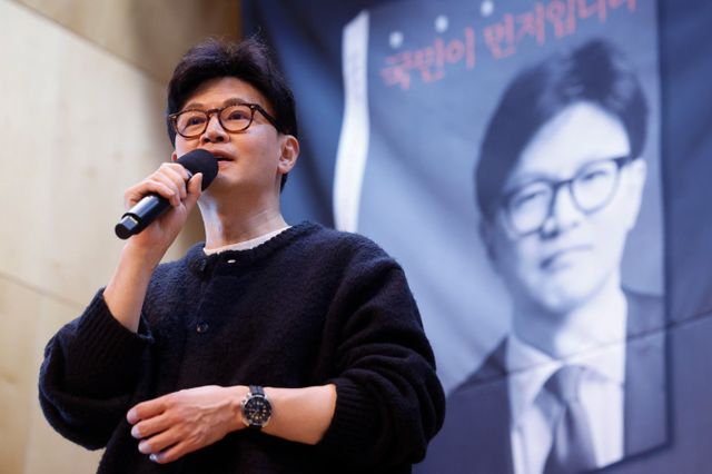 한동훈 전 국민의힘 대표가 자서전 북콘서트에서 윤석열 대통령과의 불화설을 언급했다. 사진은 한 전대표가 5일 서울 마포구 청년문화공간JU에서 열린 '국민이 먼저입니다' 발간 기념 북콘서트에서 발언하는 모습. /사진=뉴시스(공동취재) 