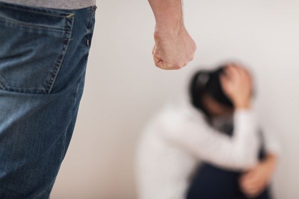 아내의 손발을 묶고 채찍질을 하는 등 끔찍한 가혹행위를 저지른 남편이 징역형을 선고받았다. 사진은 기사와 직접적인 관련 없음. /사진=이미지투데이