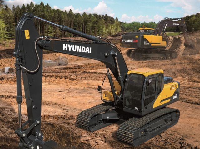 현대커머셜이 HD현대건설기계 미니 굴착기를 월 31만원으로 살 수 있는 금융 프로그램을 출시했다. 사진은 22톤급 굴착기 HX220S의 모습으로 기사와 무관함. /사진=HD현대건설기계