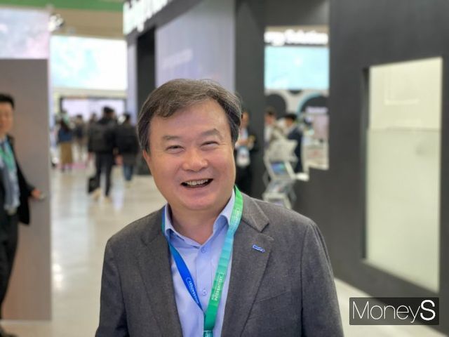 이동채 에코프로 창업주가 6일 서울 강남구 코엑스에서 개최 중인 '인터배터리 2025' 현장을 찾았다. / 사진=이한듬 기자