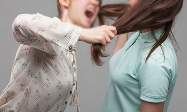 말다툼 중 상대 얼굴에 강력 접착제를 뿌린 숙명여대생이 현행범으로 체포됐다. 사진은 기사와 직접적 관련이 없음. /사진=이미지투데이