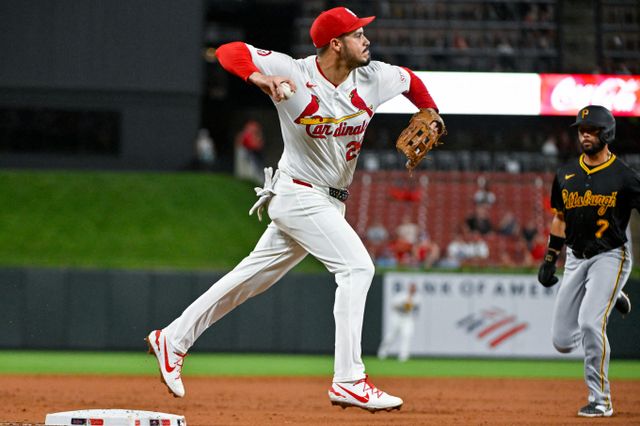 LA다저스가 내야수 보강을 위해 놀란 아레나도 영입에 눈독을 들이고 있다. 사진은 2024시즌 세인트루이스 카디널스에서 활약한 놀란 아레나도의 모습. /사진=로이터
