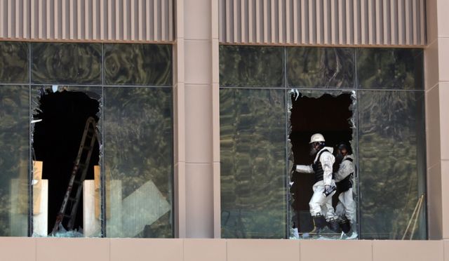 부산 반얀트리 리조트 화재는 PT룸에서 발생한 불똥이 배관 보온재에 옮겨 붙으면서 시작된것으로 확인됐다. 사진은 지난 2월 16일 반얀트리 해운대 부산 리조트 신축 공사장 현장에서 화재원인을 밝히기 위한 합동감식을 벌이고 있는 모습. /사진=뉴시스 