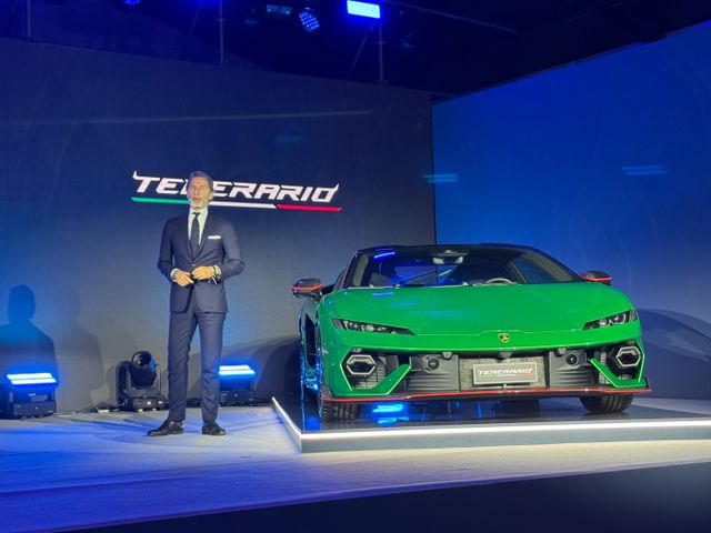 람보르기니가 우라칸 후속 모델이자 두 번째 플러그인 하이브리드(PHEV) 슈퍼 스포츠카 '테메라리오'를 국내 최초로 공개했다. 사진은 공식런칭 행사에 참여한 스테판 윙켈만 람보르기니 회장 겸 CEO의 모습. /사진=김서연 기자 