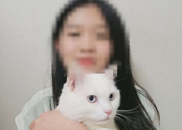 인천에서 발생한 빌라 화재로 숨진 문하은양 발인식이 엄수됐다. 사진은 인천 빌라 화재로 숨진 문하은양과 반려묘 비누의 모습. /사진=뉴스1(유족 제공)